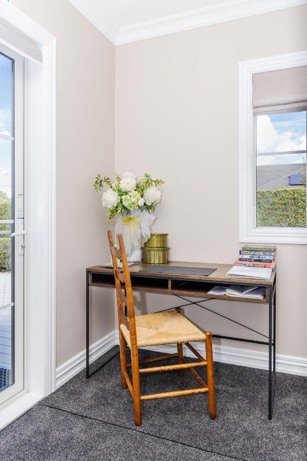 Sweet Magnolia 1 Or 2 Bedroom Suite St Kilda Cambridge With Complimentary Continental Breakfast Luaran gambar